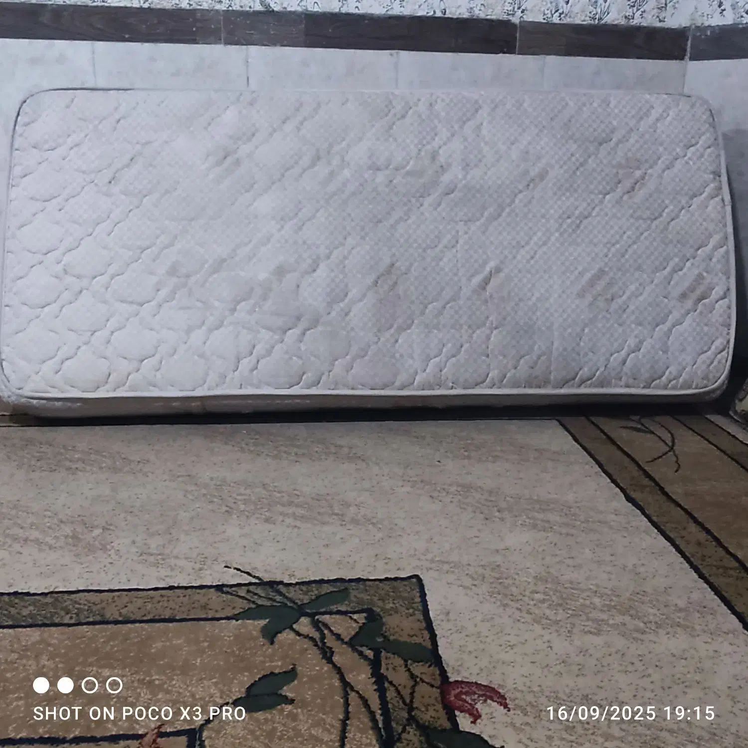 یک تشک طبی فنری نو نو محکم کم استفاده شده تمیز|تشک تختخواب|شیراز, فخرآباد (دروازه کازرون)|دیوار