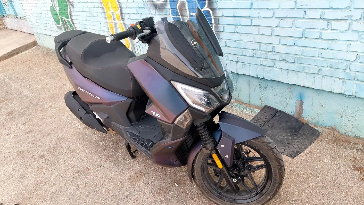 sym jr300|موتورسیکلت|شیراز, لب آب|دیوار