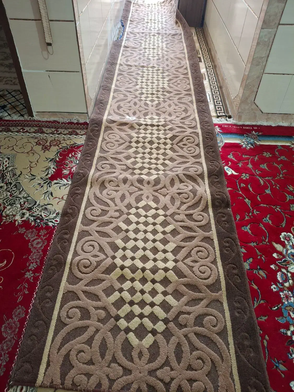 قالی .جارو برقی .میز تلویزیون .جارو برقی در حد نو|فرش|جیرفت, |دیوار