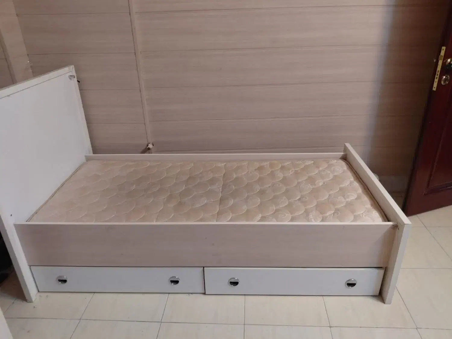 تخت خواب نوجوان|تخت و سرویس خواب|اصفهان, شاهزاده ابراهیم|دیوار