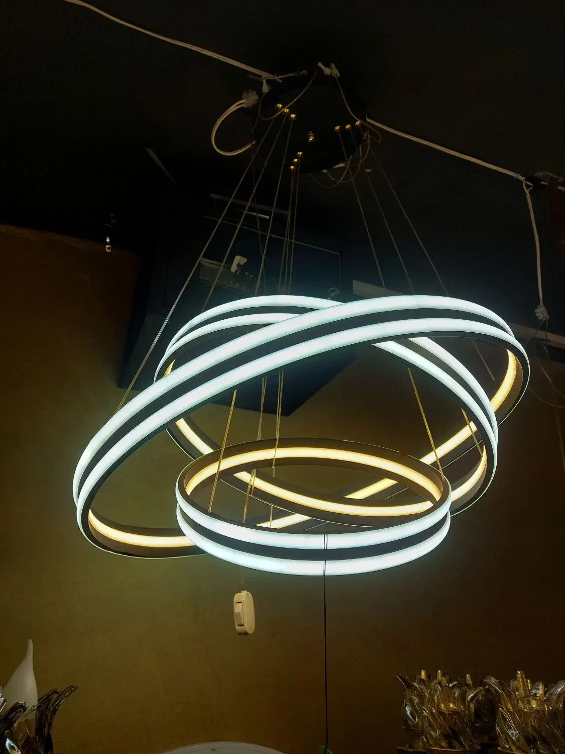 لوستر فضایی|لوستر و چراغ آویز|اصفهان, کوجان|دیوار