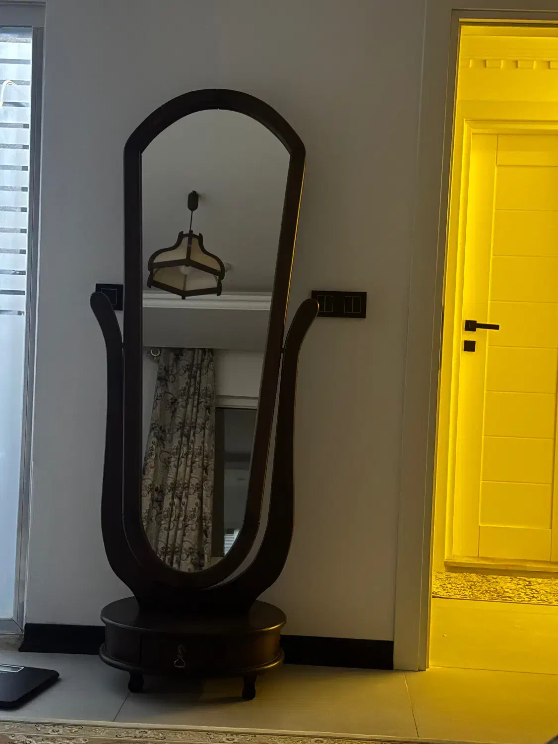 آینه قدی در حد نو بدون خط|آینه|نوشهر, |دیوار