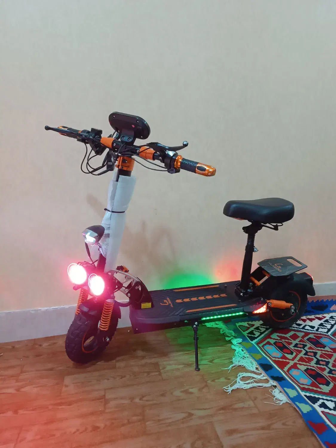 اسکوتر برقی دی مکس در حد نو با قیمت مناسب|دوچرخه، اسکیت، اسکوتر|دوگنبدان, |دیوار