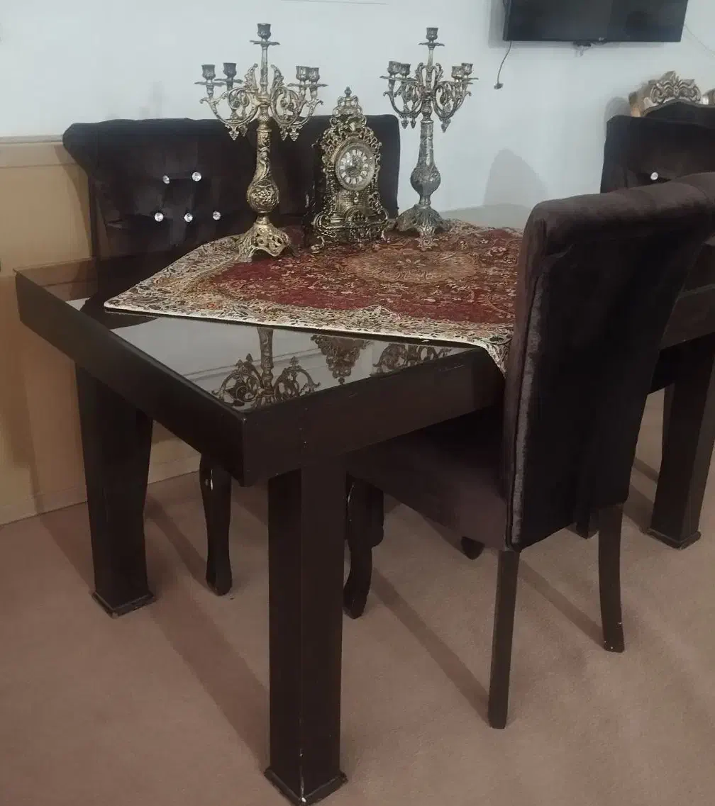 فروش نهار خوری ۴ نفره و بوفه ی تزیینی|بوفه، ویترین، کنسول|ایوان, |دیوار