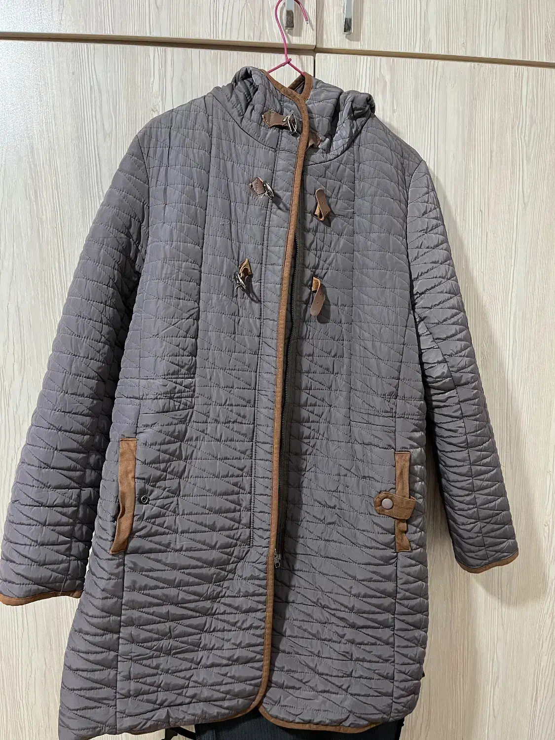 پالتو|لباس|کرج, گلستان|دیوار