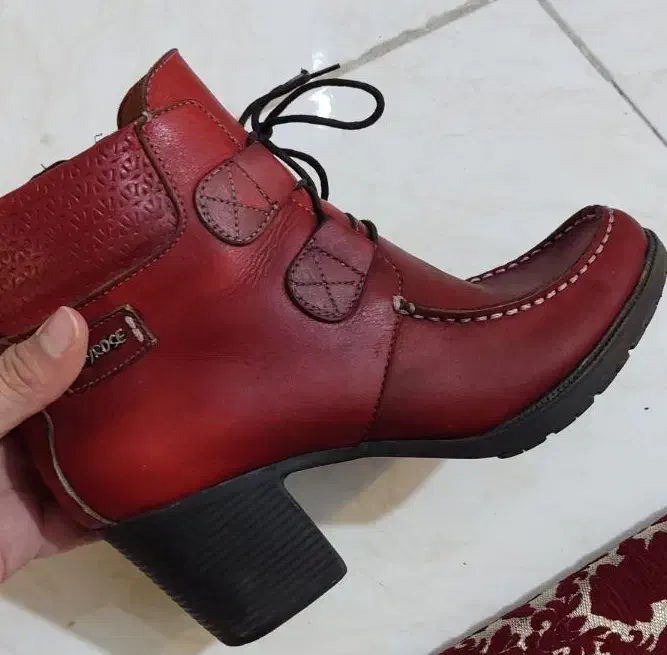 کفش نیم بوت چرم زنانه سایز 40 و یک جفت کفش رایگان|کیف، کفش، کمربند|پردیس, فاز ۸|دیوار