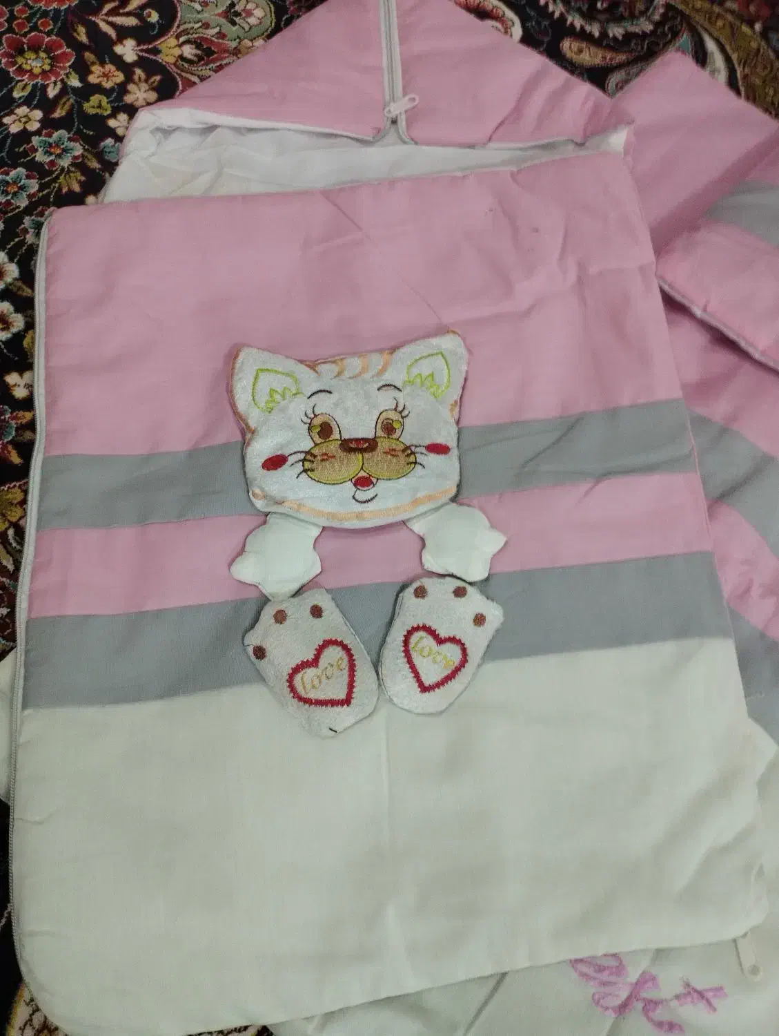 یک سه تیکه با هم و یک زیرانداز پوشاکو با یک بالشت|تخت و صندلی بچه|زاهدان, |دیوار