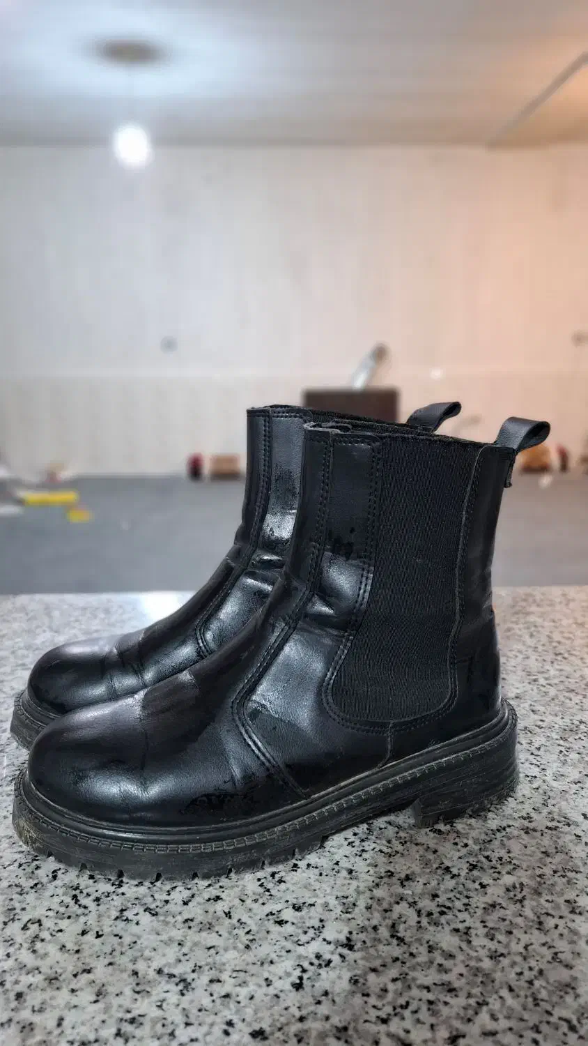 بوت|کیف، کفش، کمربند|یاسوج, |دیوار