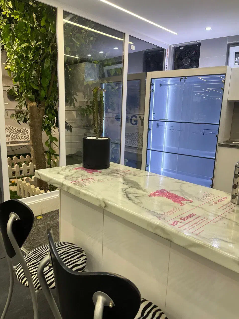 رهن و اجاره بوفه باشگاه بدنسازی|اجارهٔ مغازه و غرفه|شیراز, رحمت‌آباد|دیوار