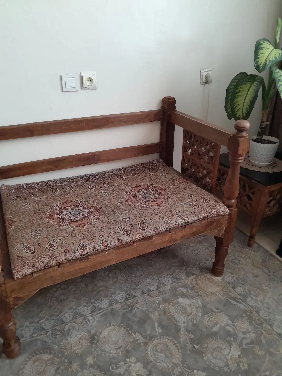 تخت سنتی چوب گردو|صندلی و نیمکت|کرج, اسلامآباد|دیوار