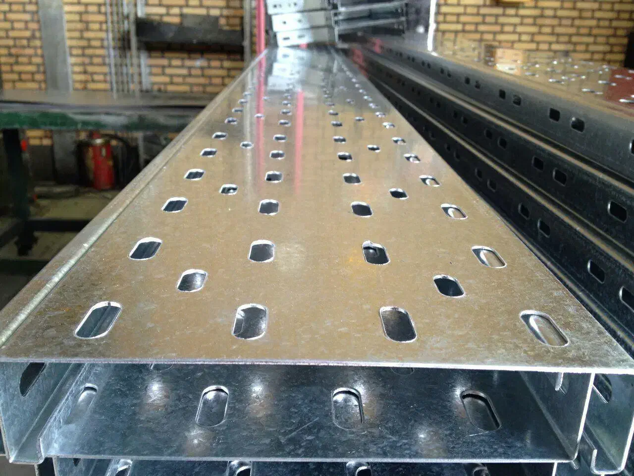 سینی کابل و مونتاژ تابلو برق|عمده‌فروشی|مشهد, شهرک صنعتی توس|دیوار