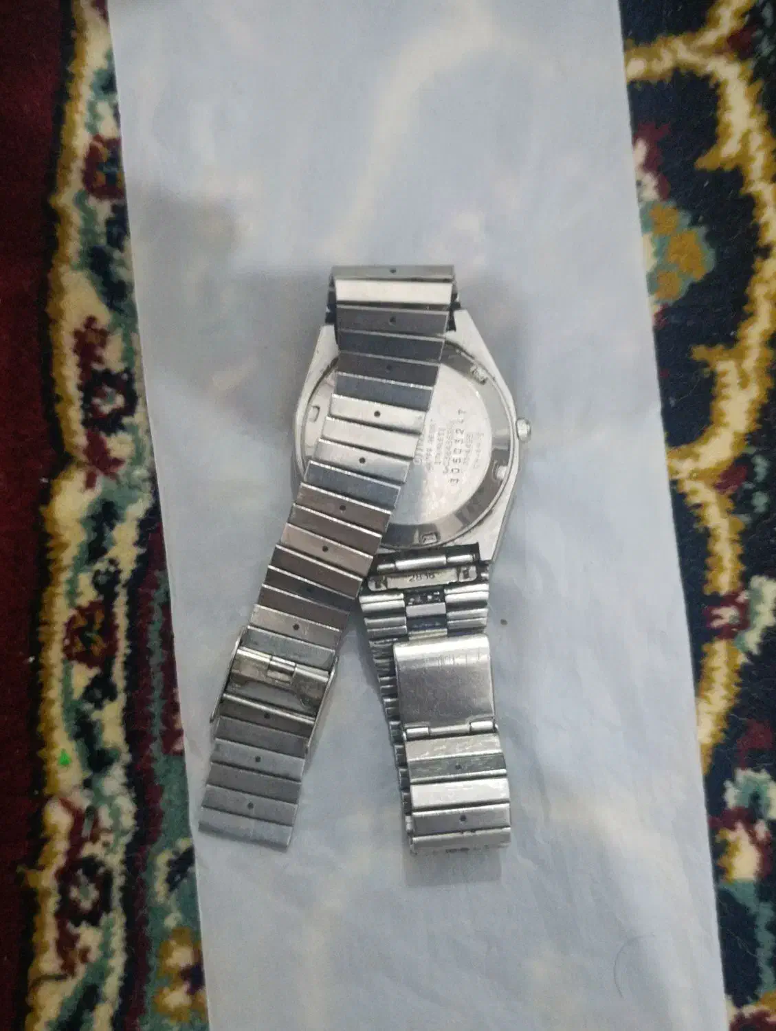 اکبنداصلی|ساعت|اسلام‌شهر, ایرین|دیوار