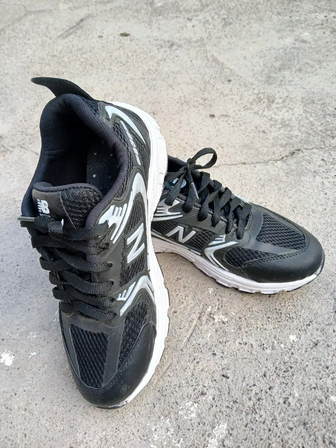 کفش اسپرت|کیف، کفش، کمربند|تربت جام, تیپ ۳۸ زرهی تربت جام|دیوار