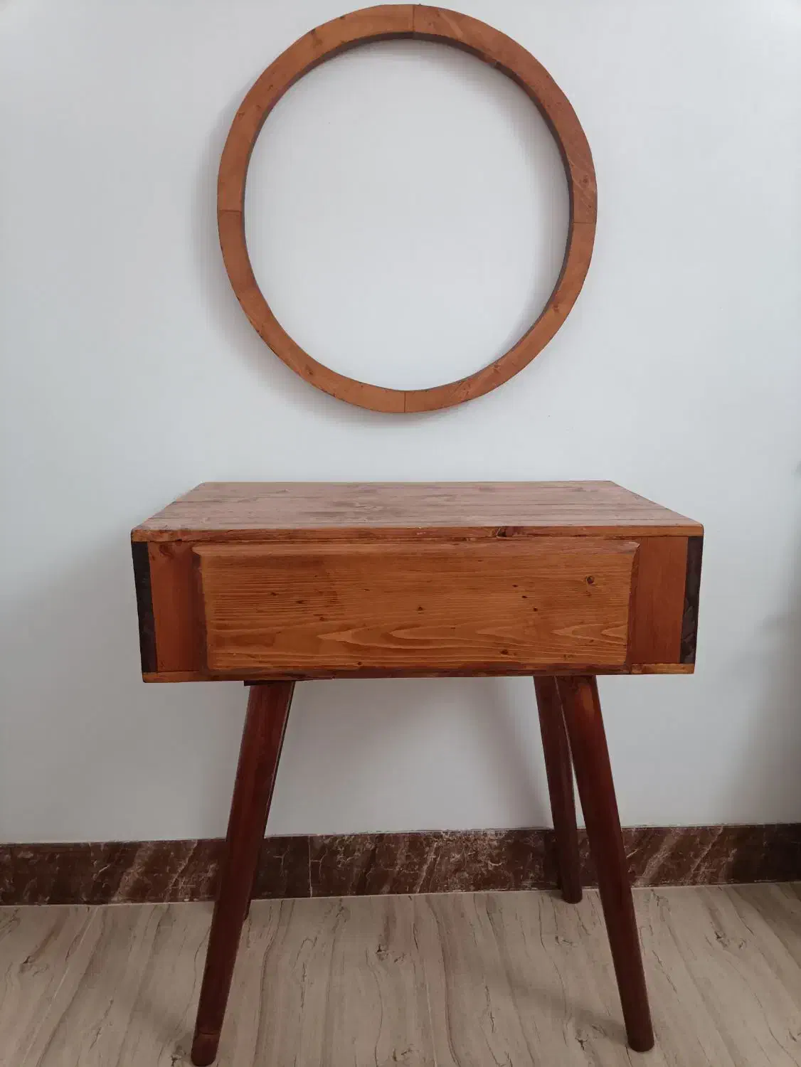 میز آرایشی با قاب اینه|مبلمان خانگی و میز عسلی|شیراز, چشمه سید صفری|دیوار