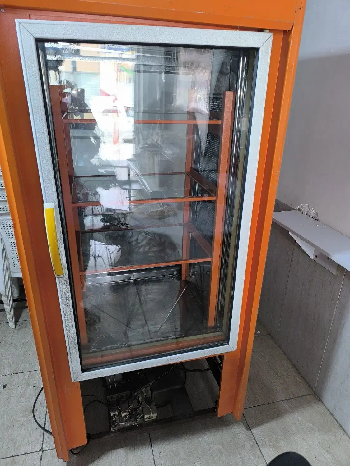 یخچال ویترینی ایستاده دو طرف شیشه|فروشگاه و مغازه|هرسین, |دیوار