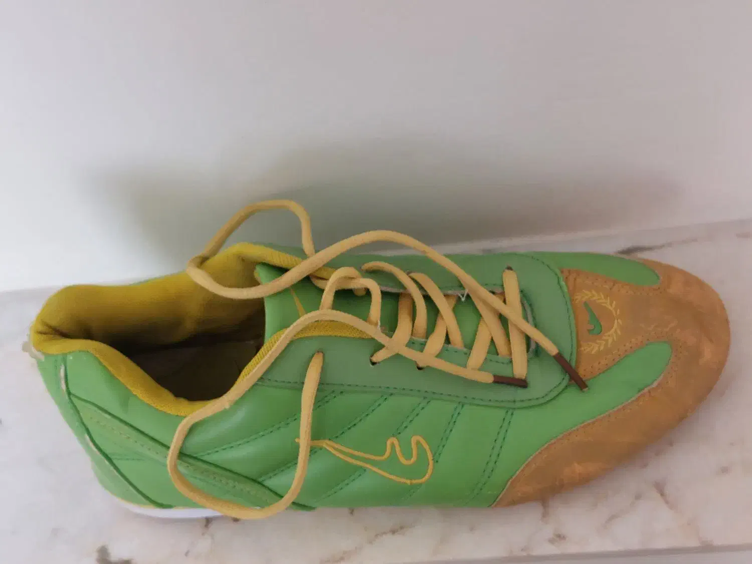 کفش سالن|تجهیزات ورزشی|بیجار, |دیوار