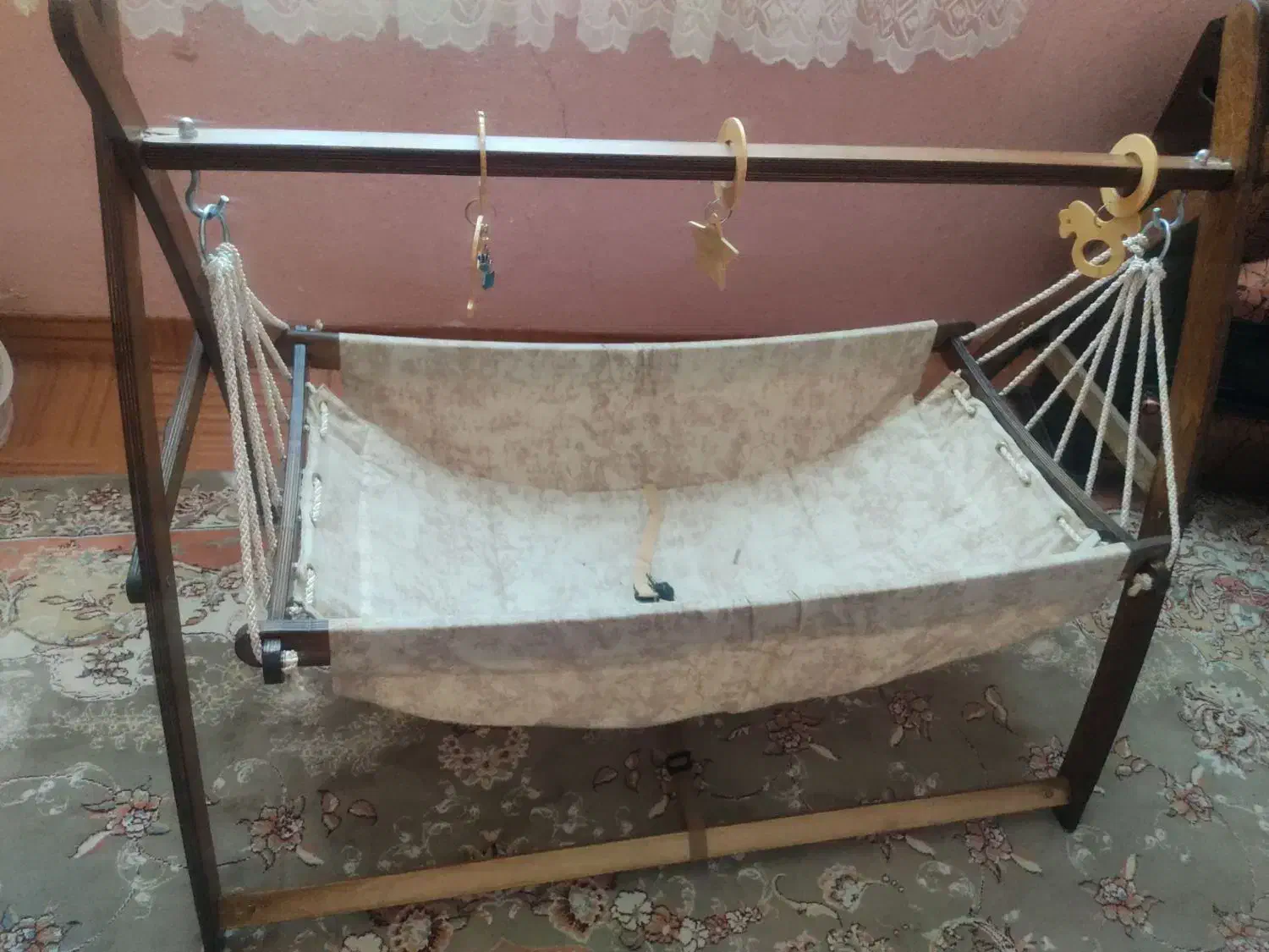 گهواره در حد نو|تخت و صندلی بچه|شیروان (خراسان), |دیوار