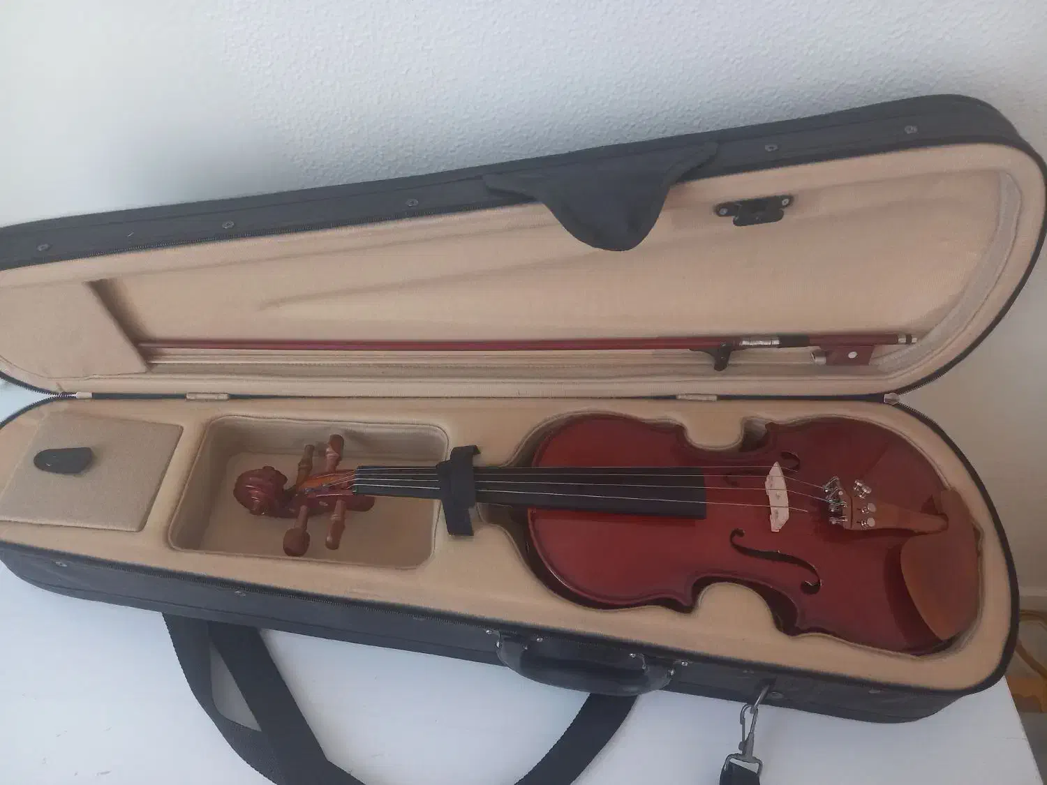 ویالون|ویولن|شاهین‌شهر, فردوسی|دیوار