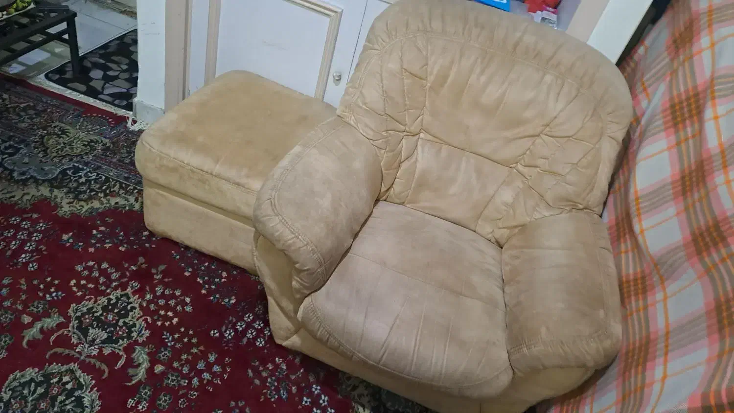 مبل،تلویزیون،تخت خواب ۲نفره با تشک،پخش صوتی|مبلمان خانگی و میز عسلی|رشت, گلباغ نماز|دیوار