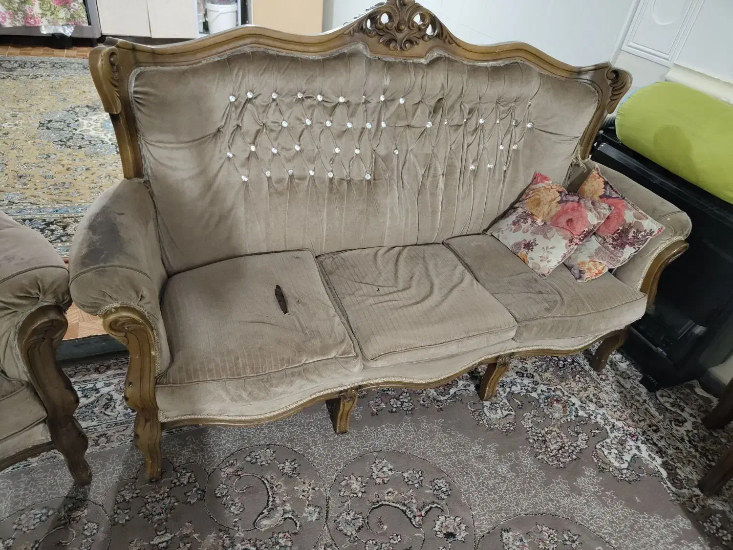 مبل سلطنتی با میز و عسلی عالی|مبلمان خانگی و میز عسلی|آبپخش, |دیوار