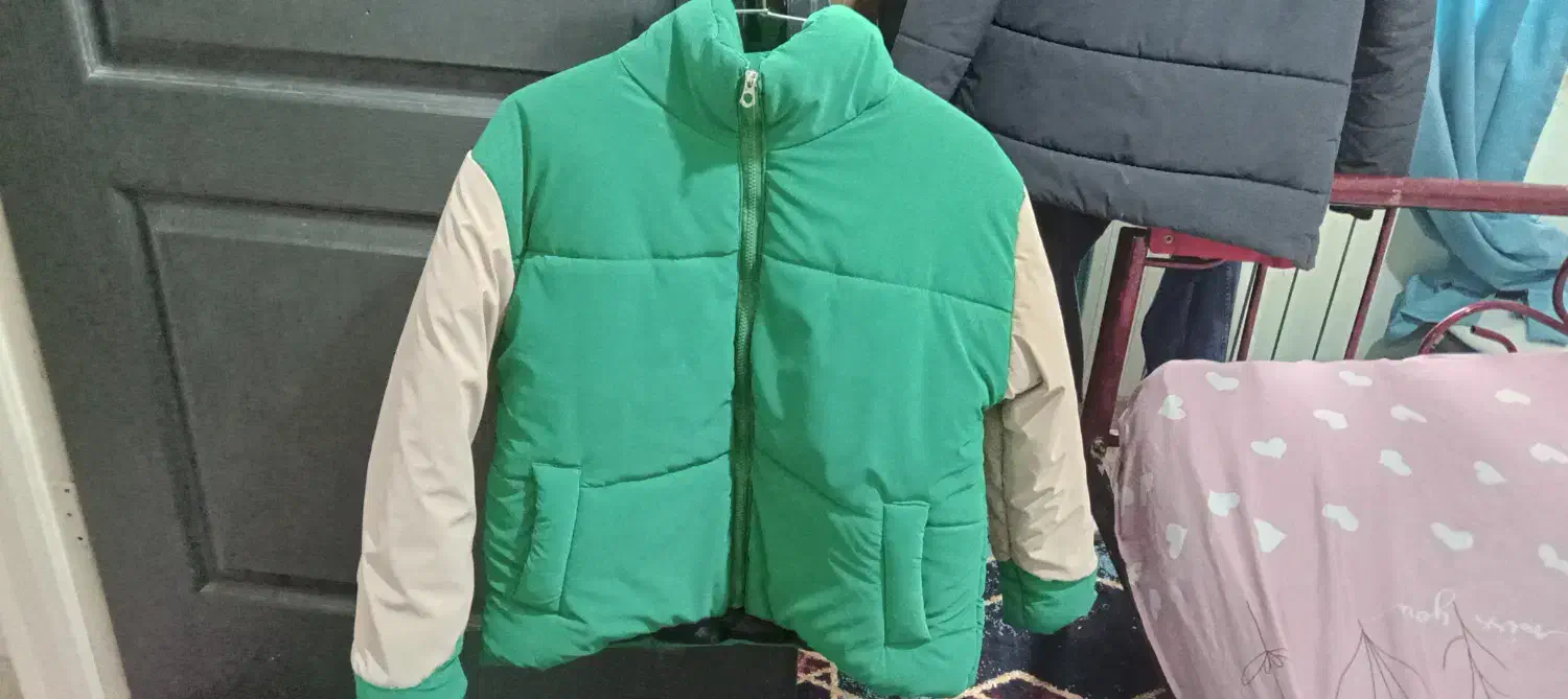 کاپشن|لباس|فیروزکوه, |دیوار