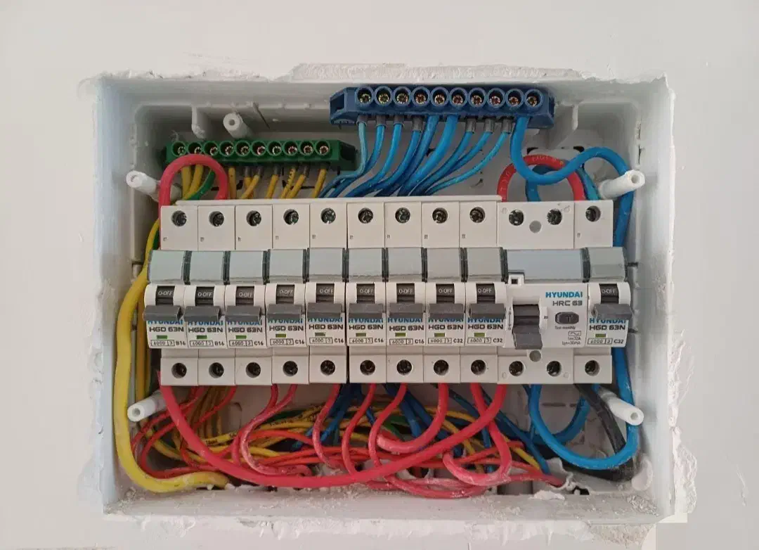 انجام صفرتاصد خدمات برق ساختمان وبرق صنعتی|خدمات پیشه و مهارت|فیروزآباد (فارس), |دیوار