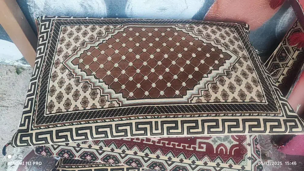 پشتی قیمت مناسب|پشتی|شهرضا, |دیوار