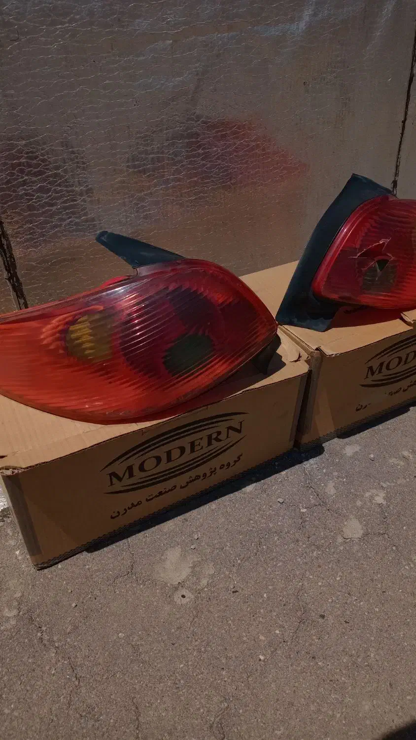 چراغ عقب ۲۰۶اصل فرانسه و نمد داشبورد ۲۰۶ وقفل|قطعات یدکی و لوازم جانبی|تبریز, |دیوار