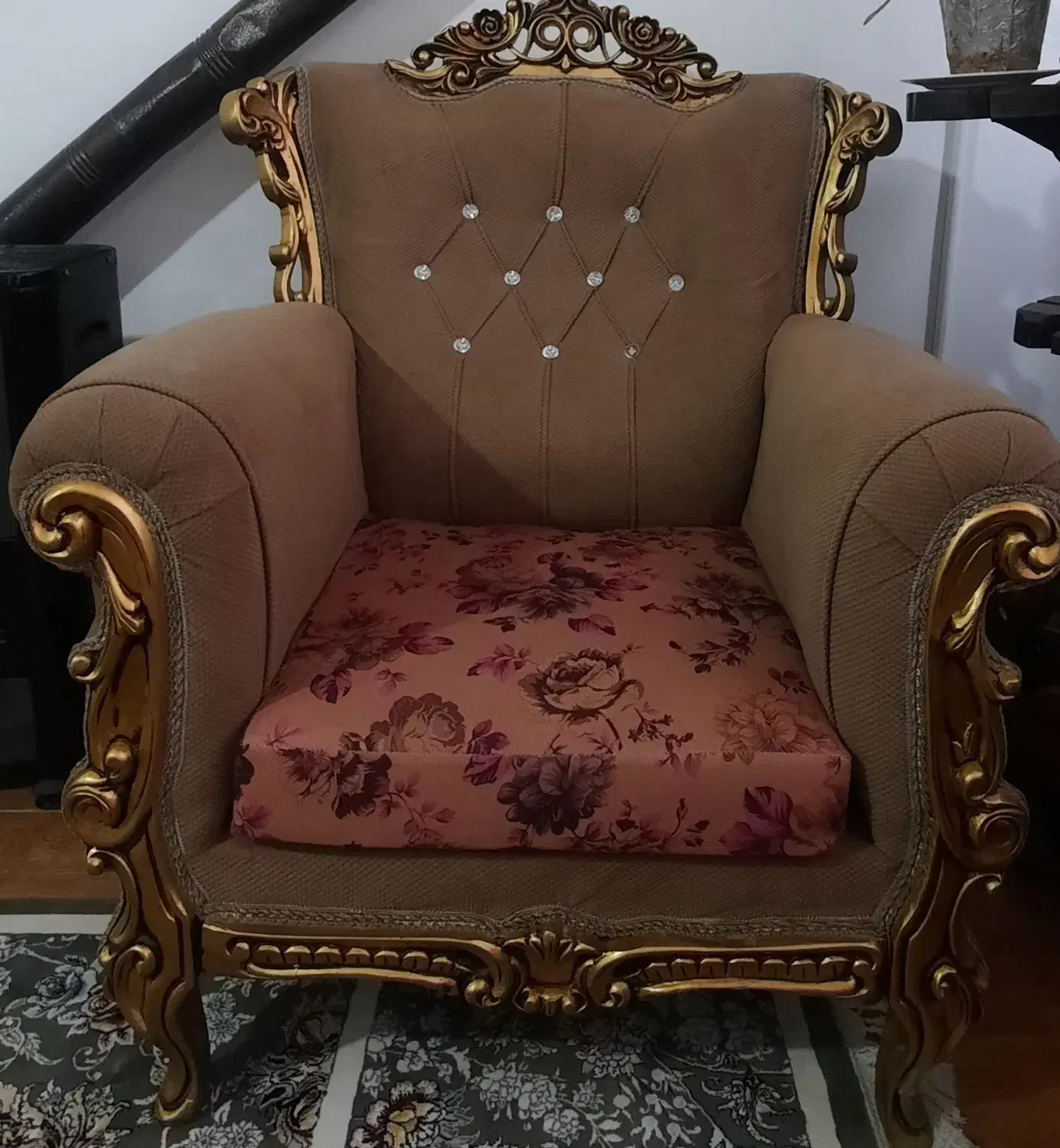 مبل سلطنتی|مبلمان خانگی و میز عسلی|شیروان (خراسان), |دیوار