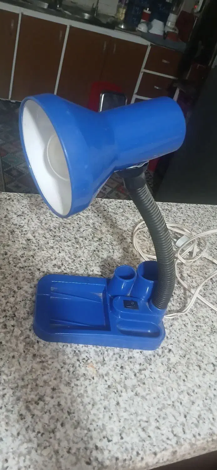 دوعدد چراغ مطالعه عالی ودرحدنو مناسب کارگاه|لامپ و چراغ|شیراز, غدیر جنوبی|دیوار