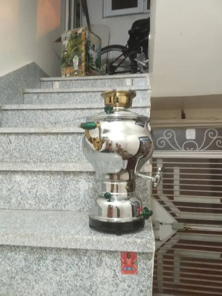 سماور قدیمی نو آکبند ماله ۲۰ سال پیش برنزی|سماور، چای‌ساز، قهوه‌ساز|بیجار, |دیوار