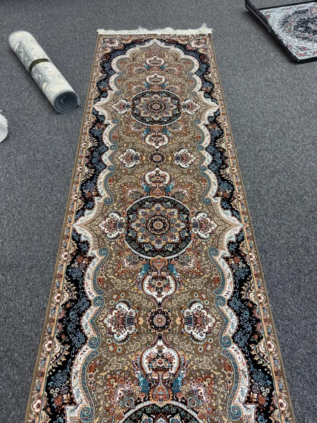 فرش های کناره ۷۰۰ شانه با تخفیف ۴۰ درصدی|فرش|شاهرود, |دیوار