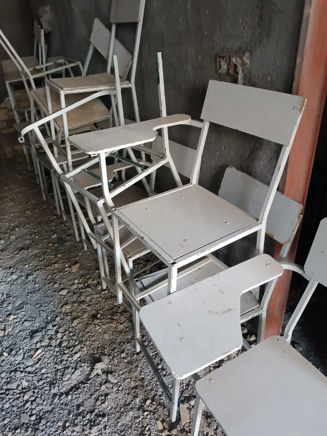 صندلی دانشجویی|صندلی و نیمکت|مهریز, |دیوار