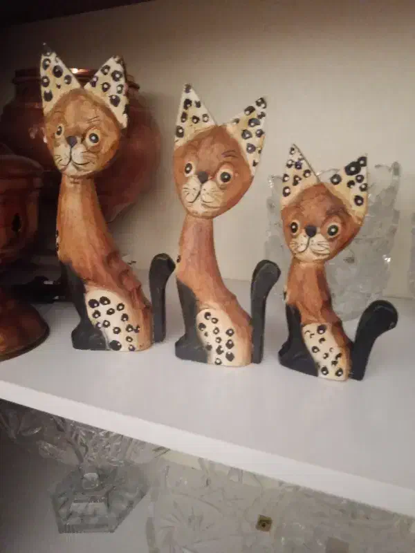 گربه چوبی|مجسمه، تندیس، ماکت|قم, شهرک فاطمیه|دیوار