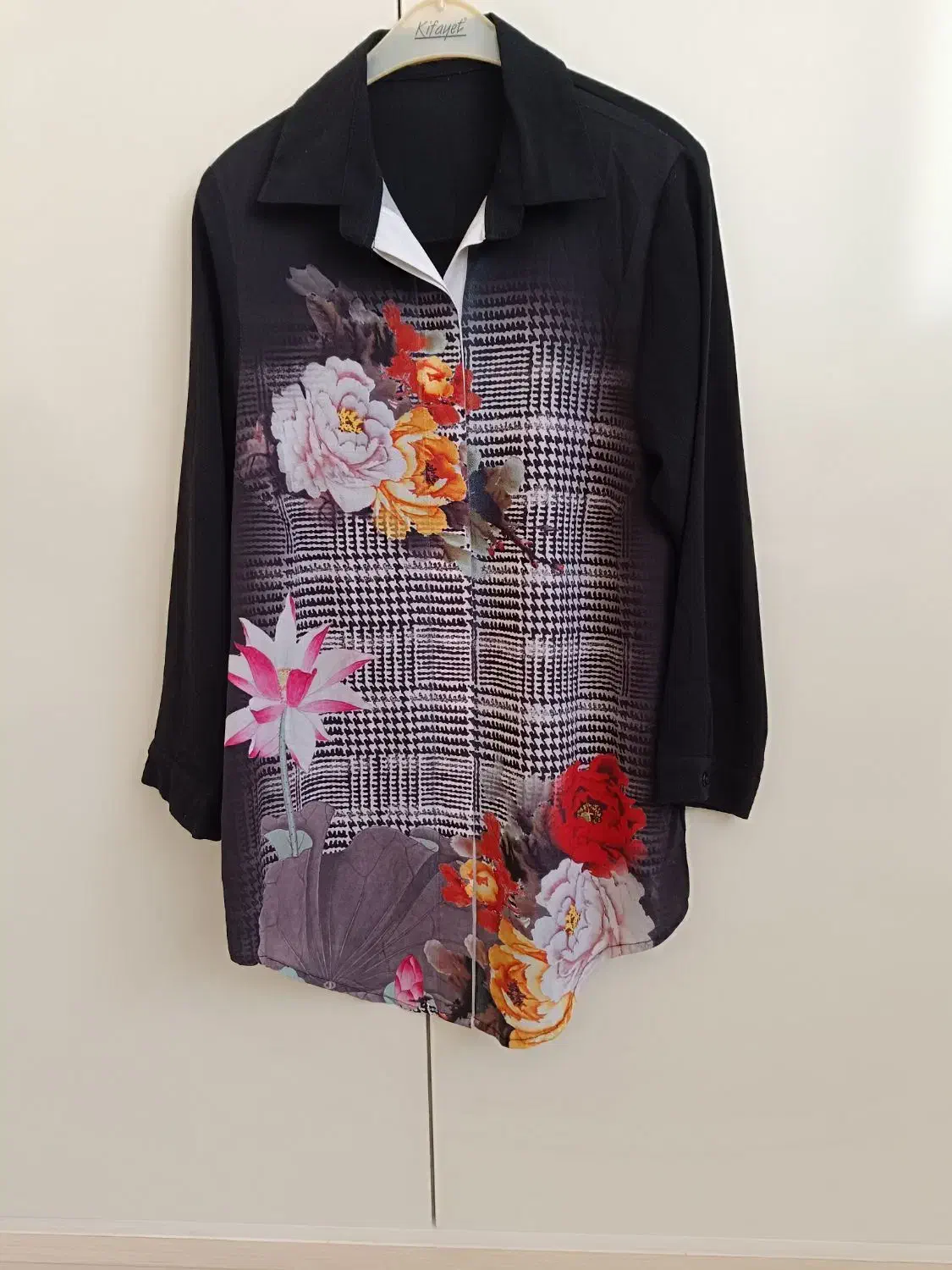 مانتو و شومیز|لباس|خوی, |دیوار