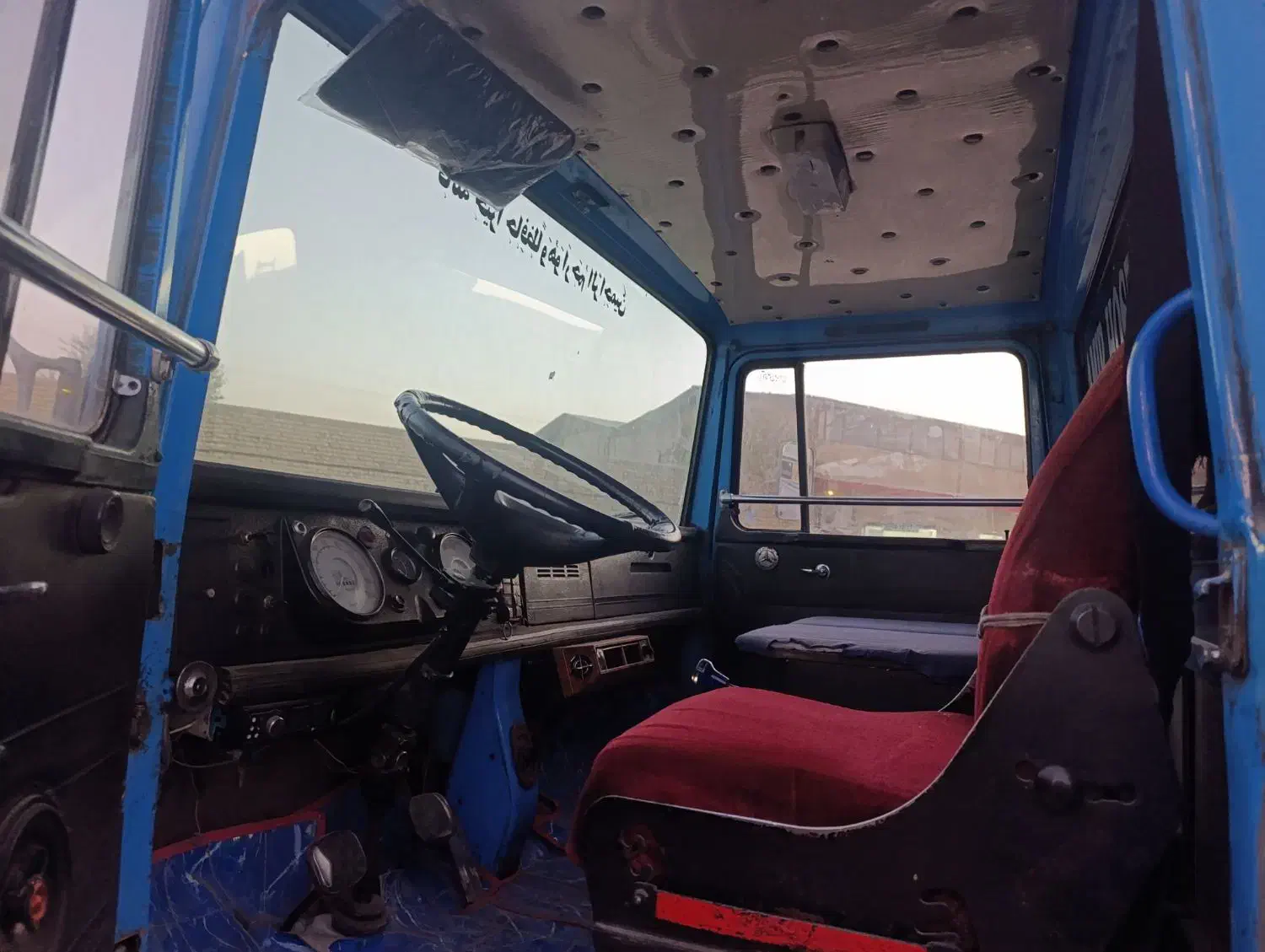 خاور ۸۰۸ مدل ۱۳۷۱ ( نمایشگاه کامیون سعادتمند)|خودرو سنگین|قم, خداکرم|دیوار