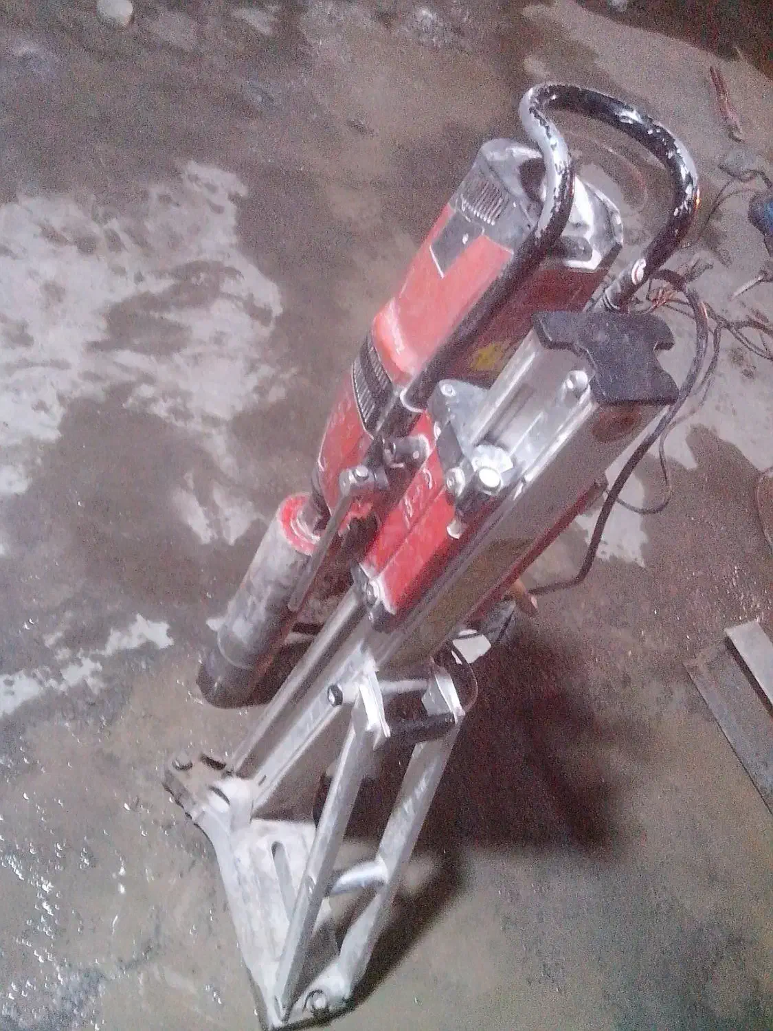 برش بتن.کرگیری بتن.کاشت میلگرد.بولت|خدمات پیشه و مهارت|هشتگرد, تهران دشت|دیوار