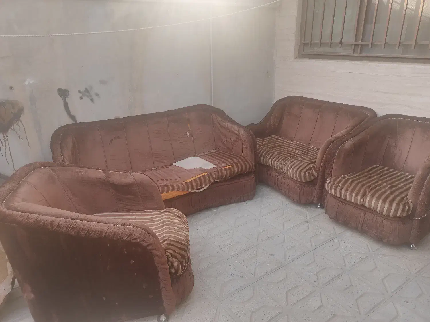 مبلمان راحتی|مبلمان خانگی و میز عسلی|شیروان (خراسان), |دیوار