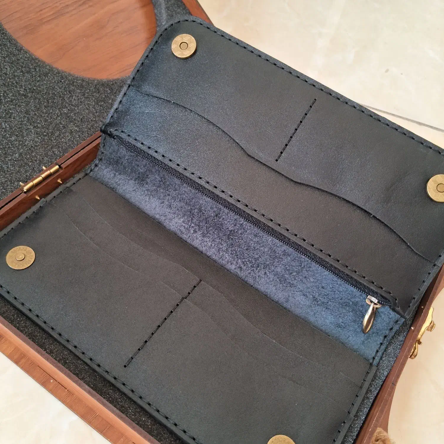 فاز4شمال|کیف، کفش، کمربند|پرند, فاز ۴|دیوار