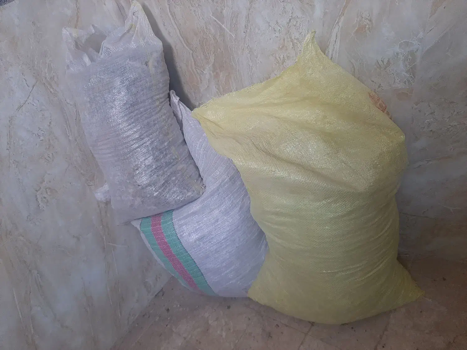 سه کیسه کود کبوتر+۶عددمرغ+۲۵تا کبوتر|پرنده|بیرجند, |دیوار