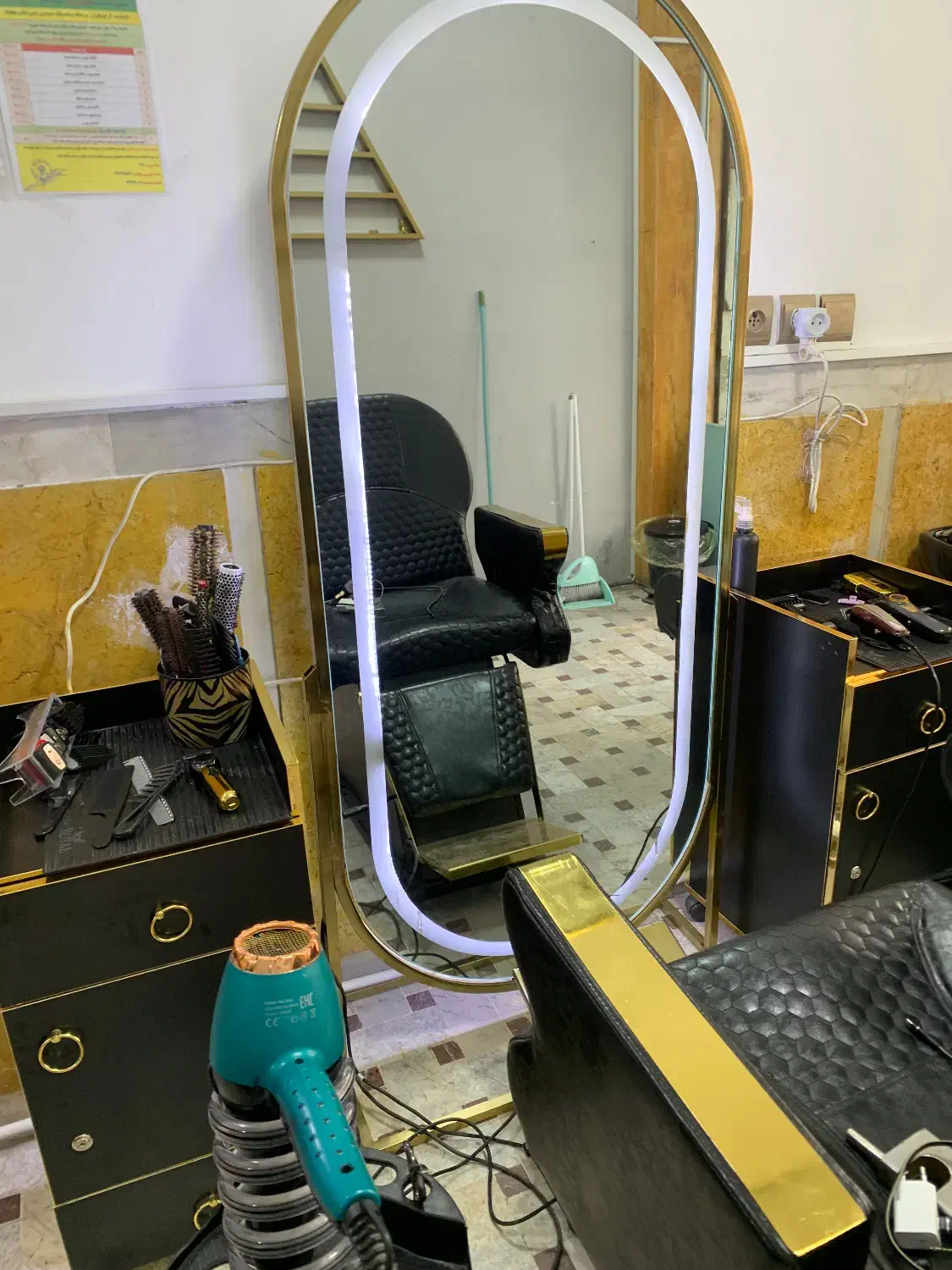 دو عدد آیینه پایه دار برای ارایشگاه|آرایشگاه و سالنهای زیبایی|مهاباد (آذربایجان غربی), |دیوار