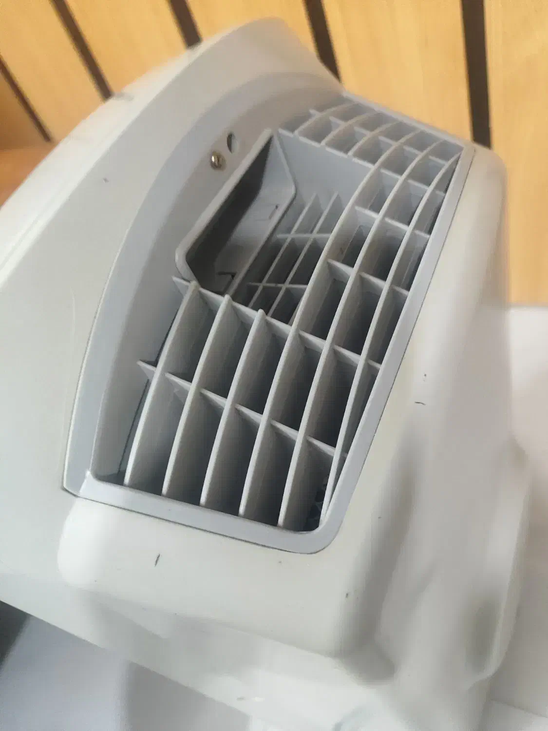 دستگاه تصفیه هوا|پنکه و تصفیه‌کنندهٔ هوا|صدرا-فارس, فاز ۲|دیوار