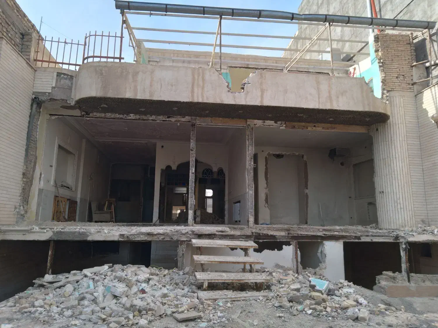 تخریب انواع ساختمان همه جوره|خدمات پیشه و مهارت|کاشان, باغچه فیض|دیوار