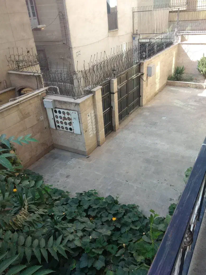 ۸۲متر اپارتمان خوش نقشه ط اول.ولیعصر کوچه باغ|فروش آپارتمان|تهران, منیریه|دیوار