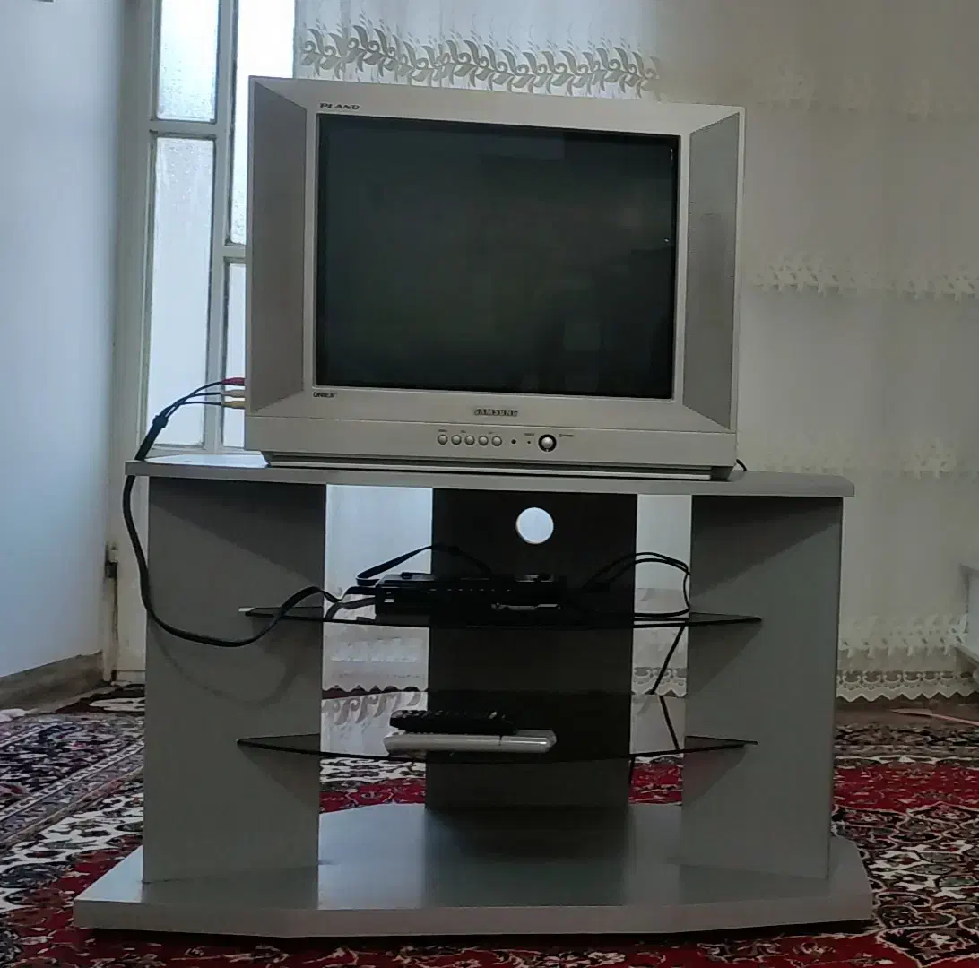 فروش تلویزیون / دیجیتال / میز تلویزیون.|تلویزیون و پروژکتور|آبدانان, |دیوار