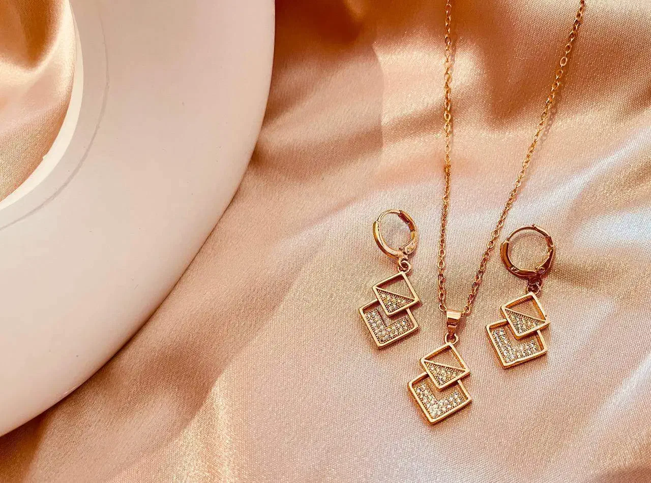 بدلیجات|بدلیجات|هشتگرد, هشتگرد قدیم|دیوار