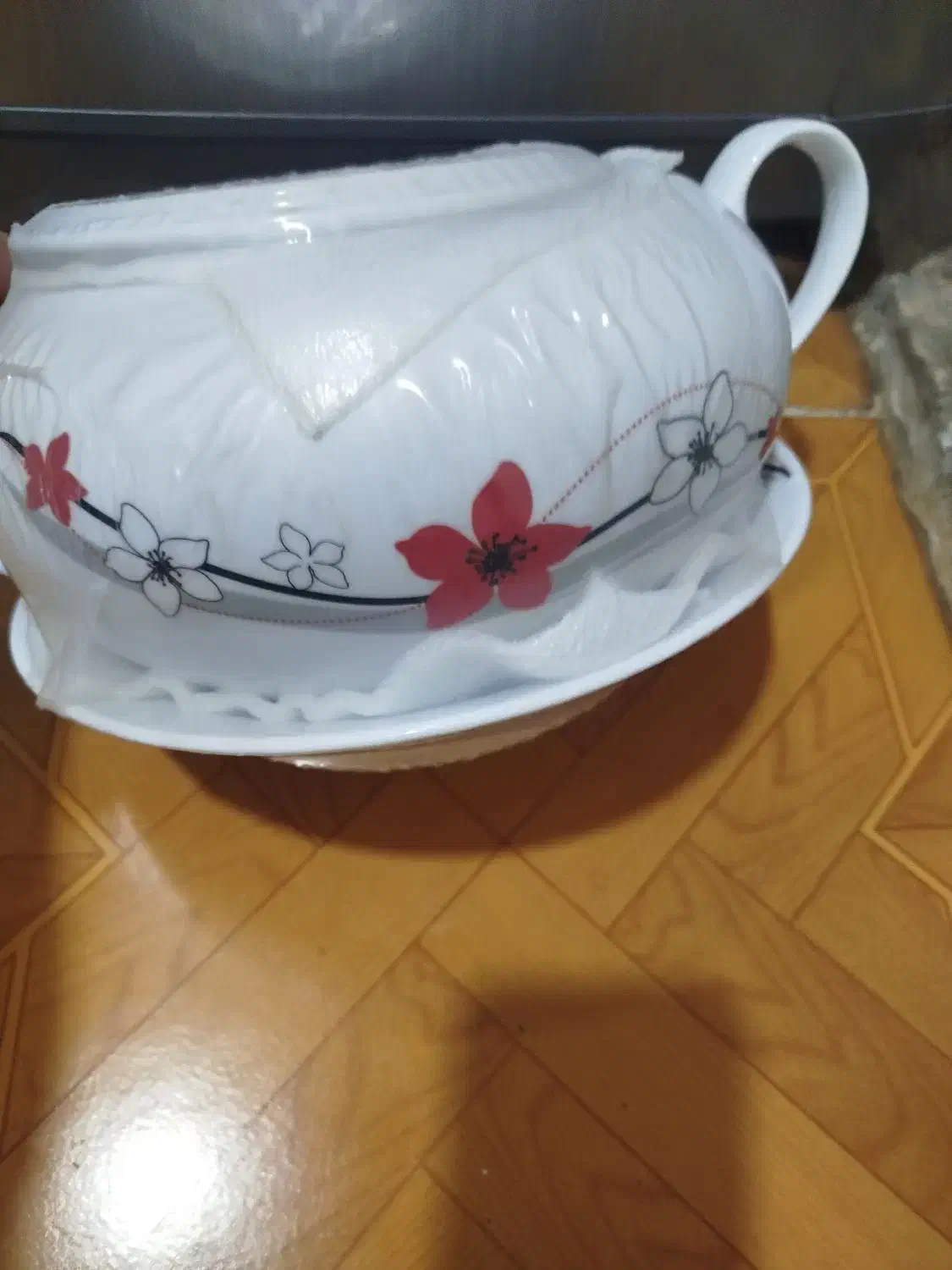 ظرف سوپ خوری یا جا آجیلی|ظروف سرو و پذیرایی|شیراز, کوشک میدان|دیوار