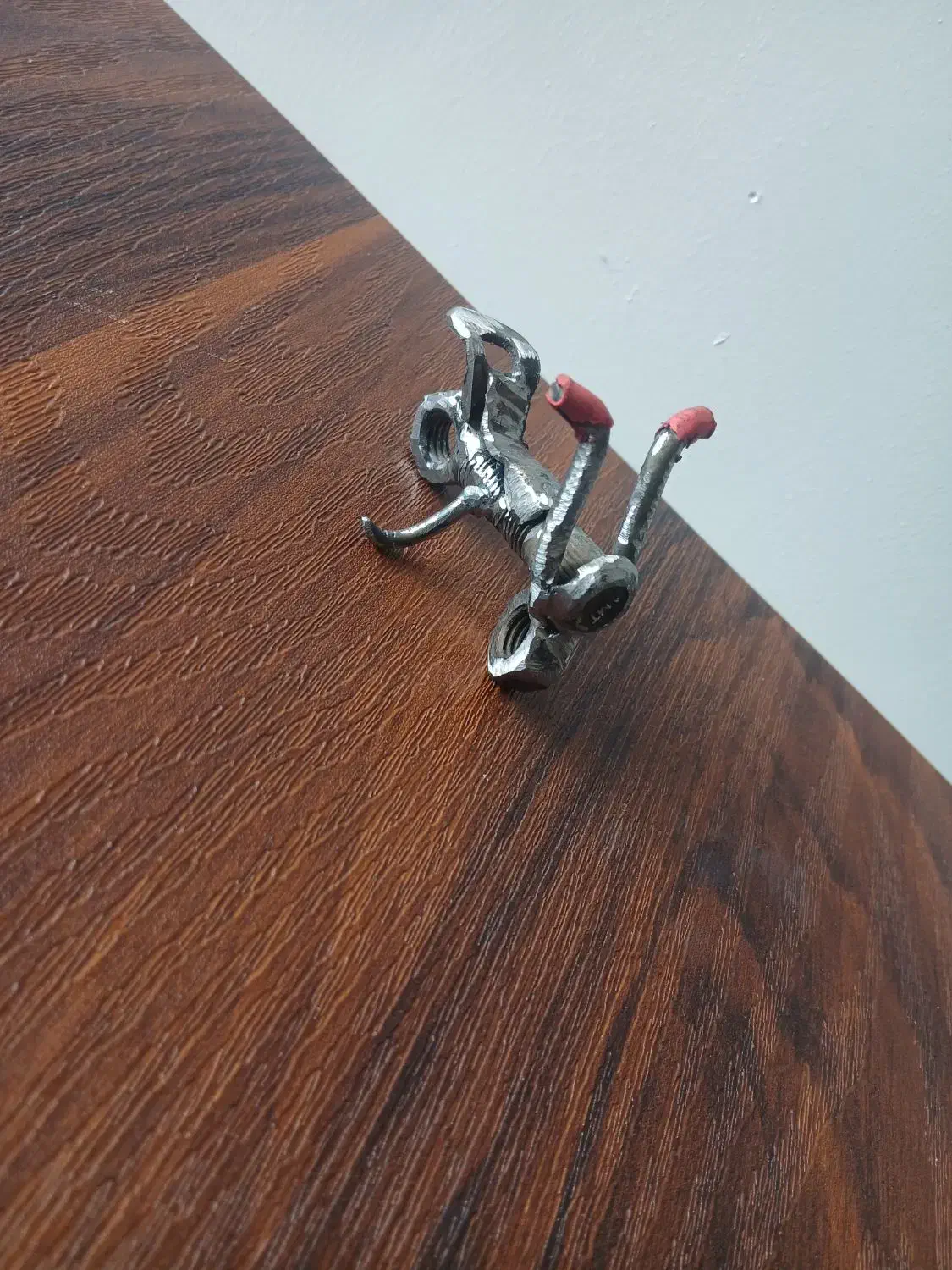 ساخت ابزار و تزئینات|ماشینآلات صنعتی|پیر بکران, |دیوار