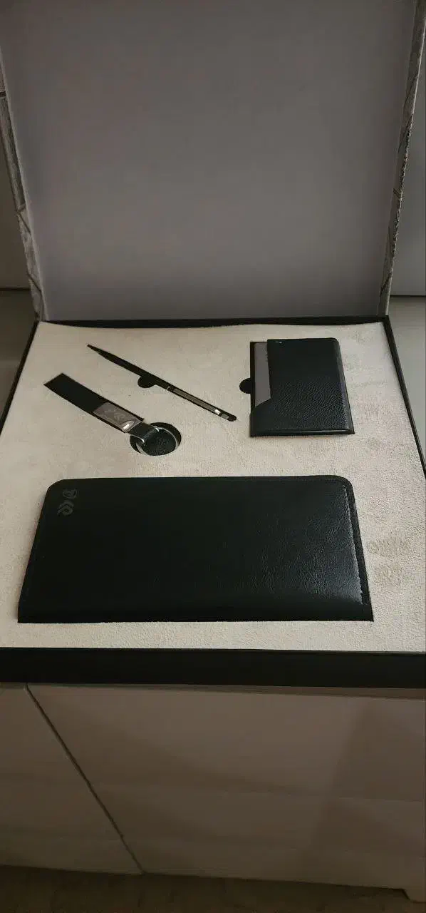 ست کیف و خودکارجاکارتی و جاسوییچی کادویی|صنایع دستی و سایر لوازم تزئینی|تهران, مرزداران|دیوار