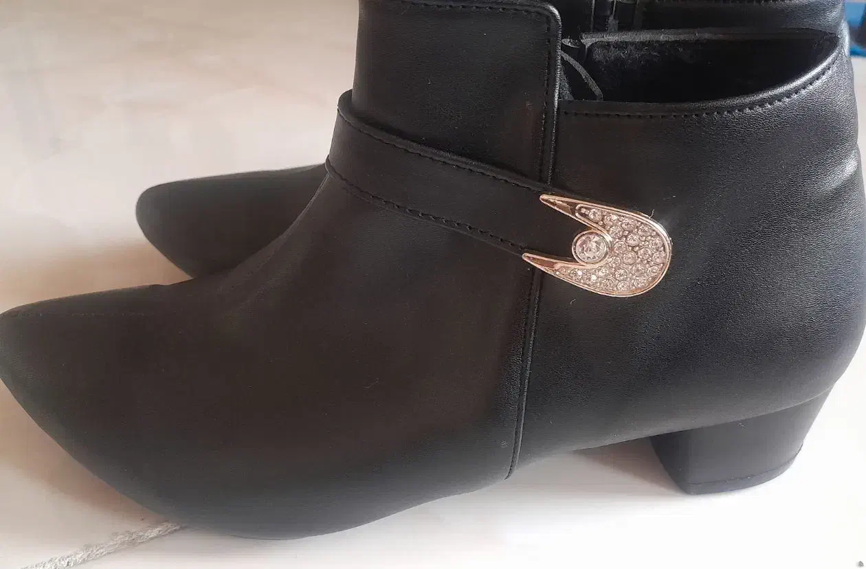 کفش ساده و شیک|کیف، کفش، کمربند|گلبهار, شهر جدید گلبهار|دیوار